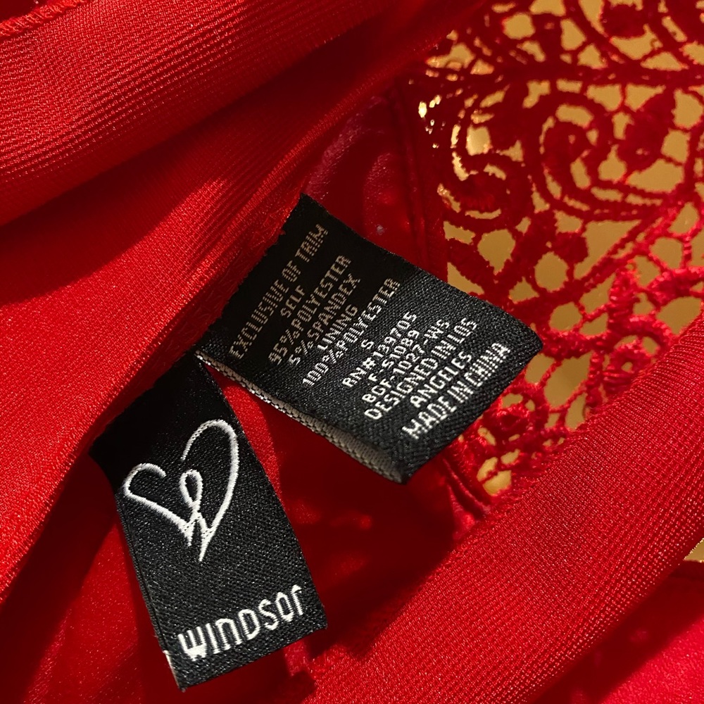 Red Lace Windsor Dress - Picture 6 of 6